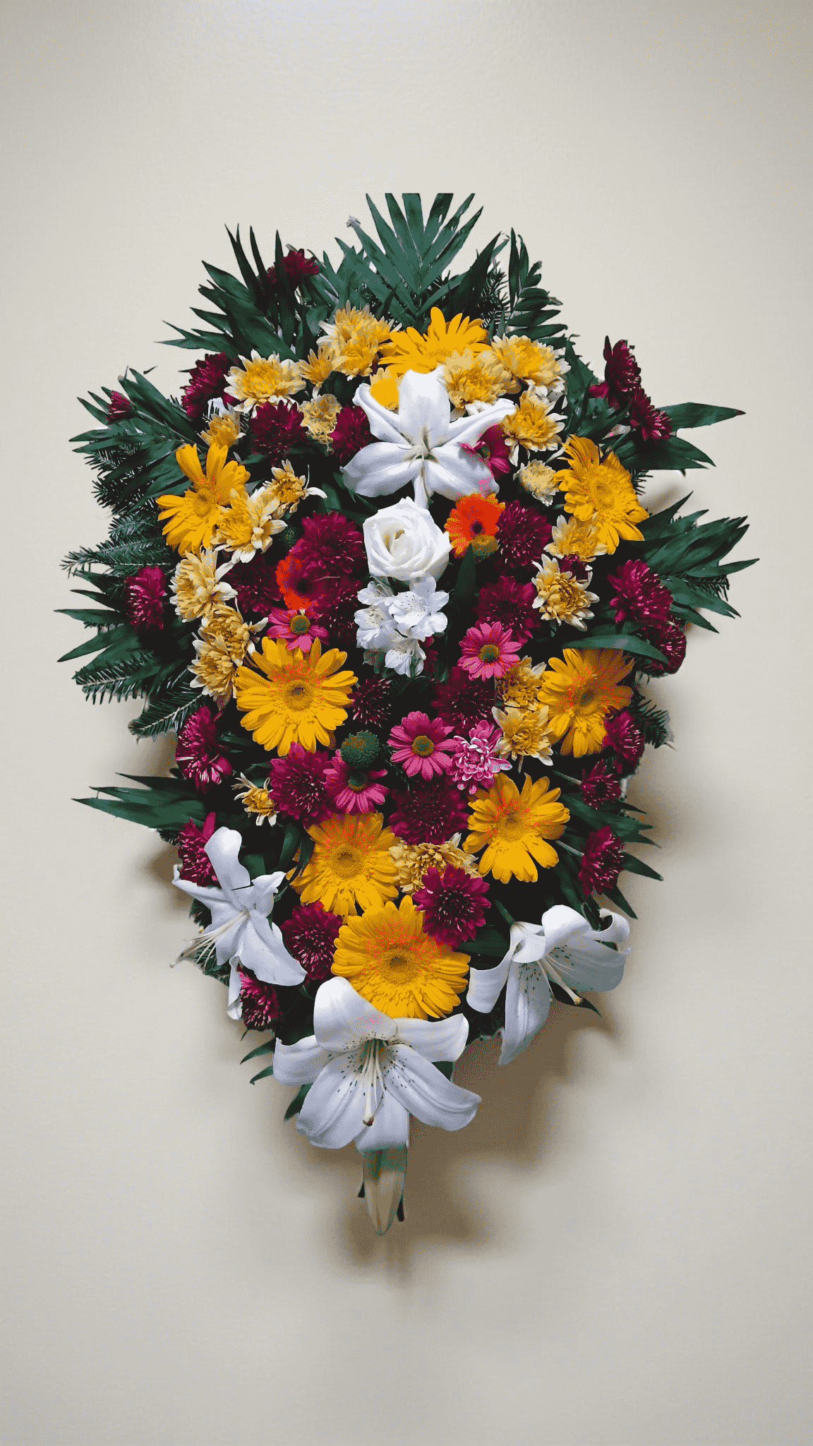 Jerba funerara cu crini albi, gerbera si crizanteme B3 - Coroane Memoriale